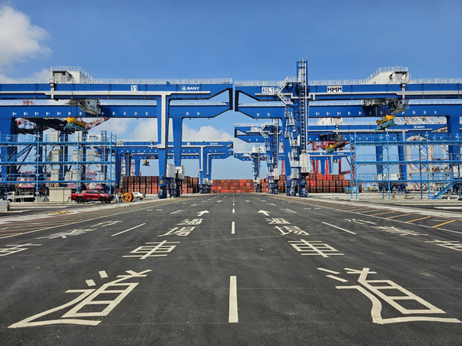 高雄港第五貨櫃中心76、77、78碼頭貨櫃場整建工程